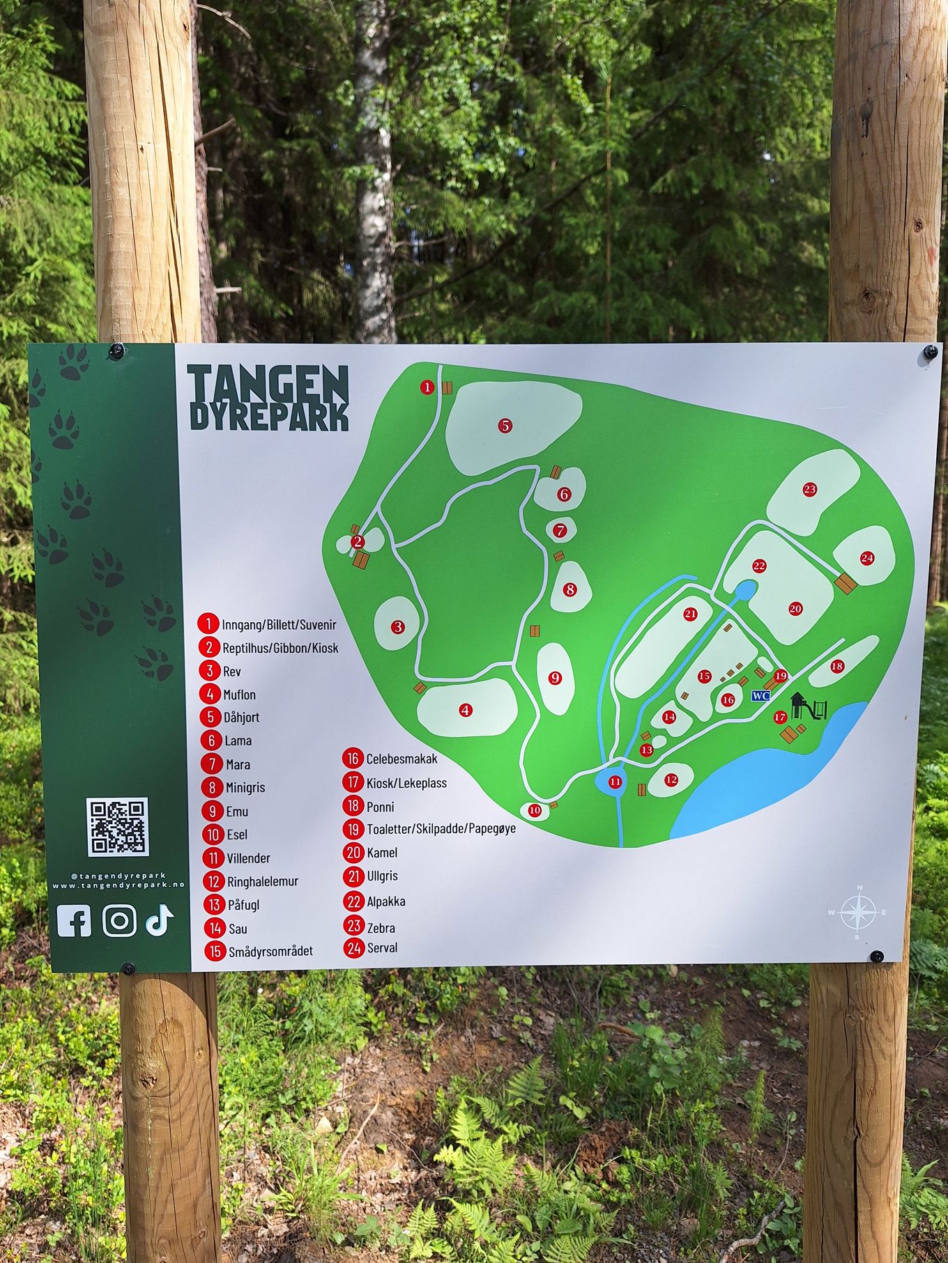 et skilt med et kart et skilt med et kart